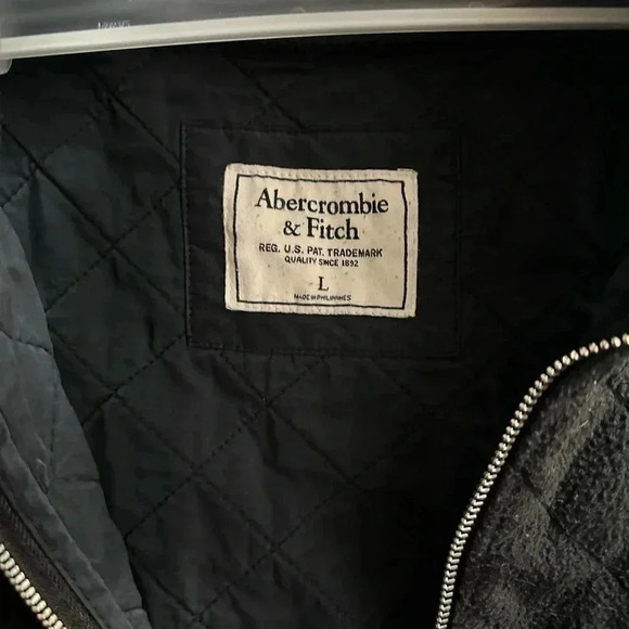 Abercrombie and Fitch Women Black Fleece Vest Size Large - Picture 3 of 6